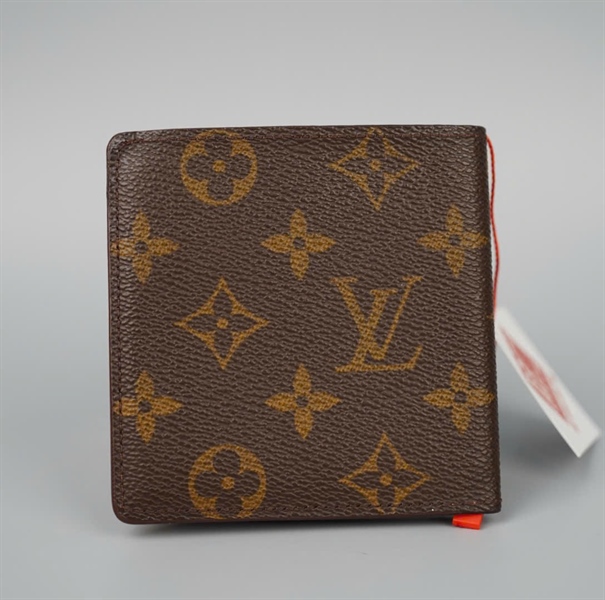 Ví LV hoa nâu gập 2 +