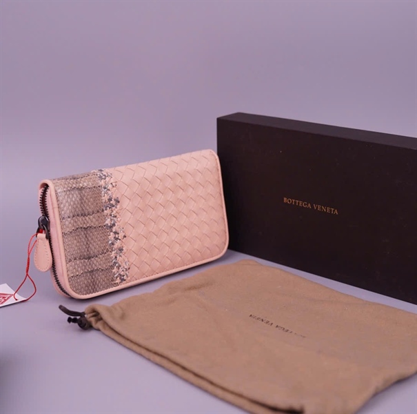 Ví Bottega hồng phối da trăn có zip KG+