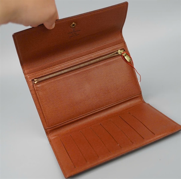 Ví LV hoa nâu có nắp +