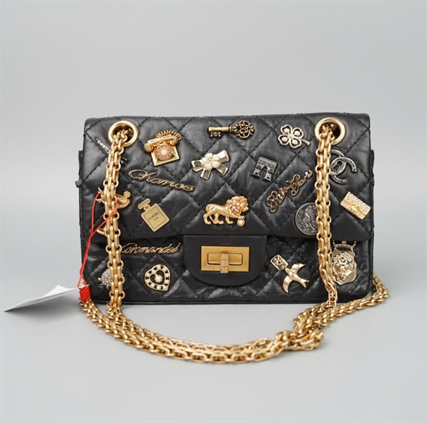 Túi Chanel charm sư tử đen (24364689) Sz19 +