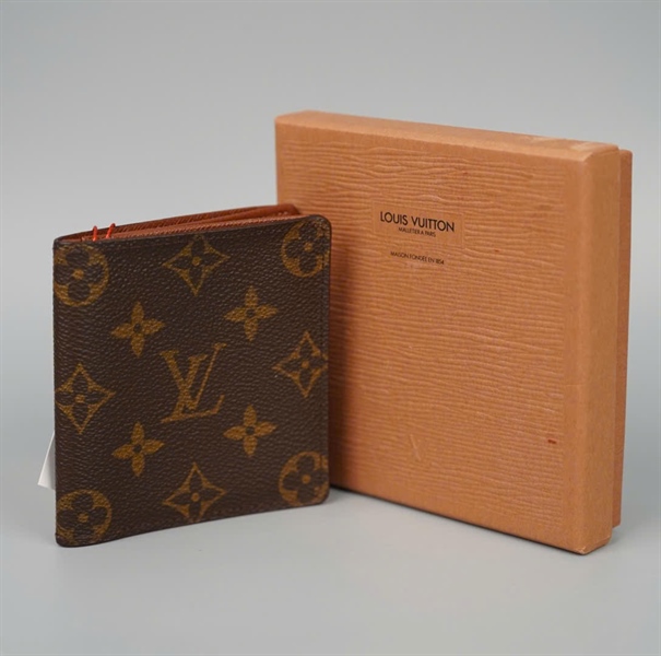 Ví LV hoa nâu gập 2 +