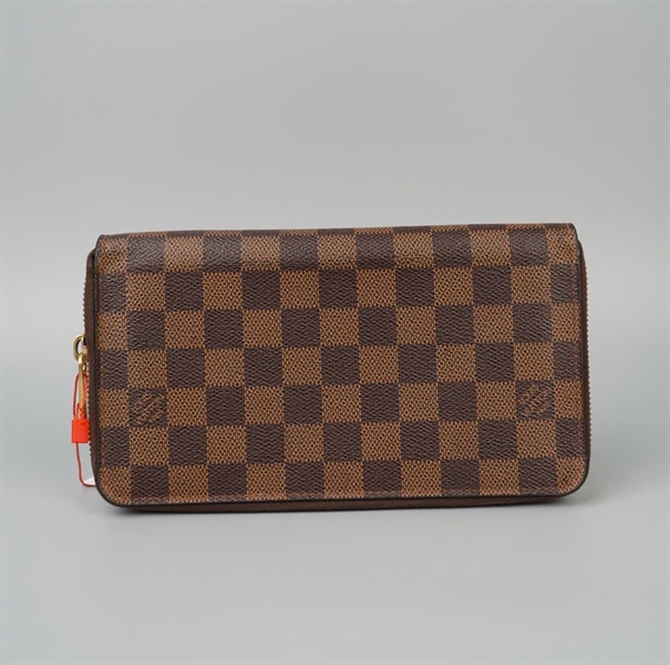 Ví LV khóa zip ô vuông nâu KG+