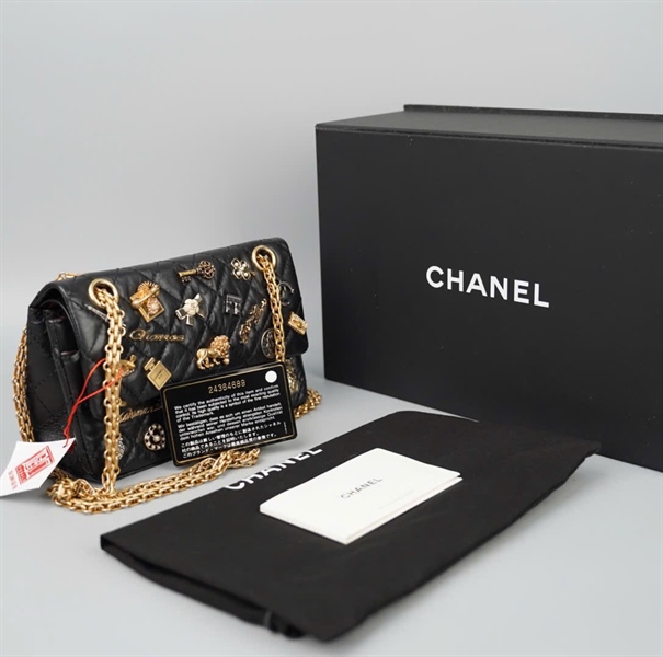 Túi Chanel charm sư tử đen (24364689) Sz19 +