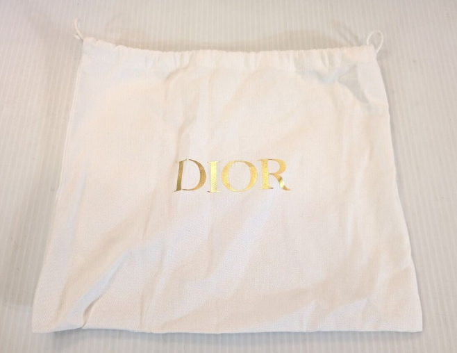 Dust Dior màu trắng (HC)+