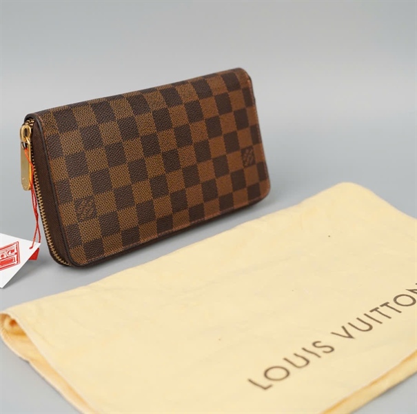 Ví LV khóa zip ô vuông nâu KG+