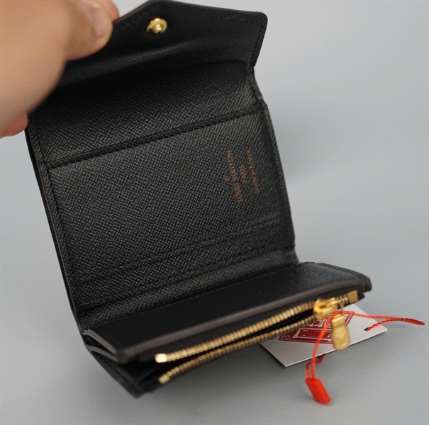 Ví LV hoa nâu gập 3 nút vàng +