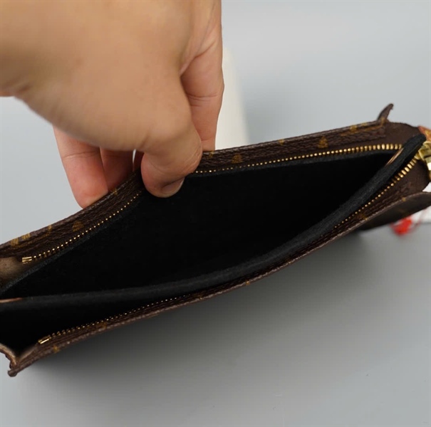 Ví LV hoa nâu có zip kèm lót form +