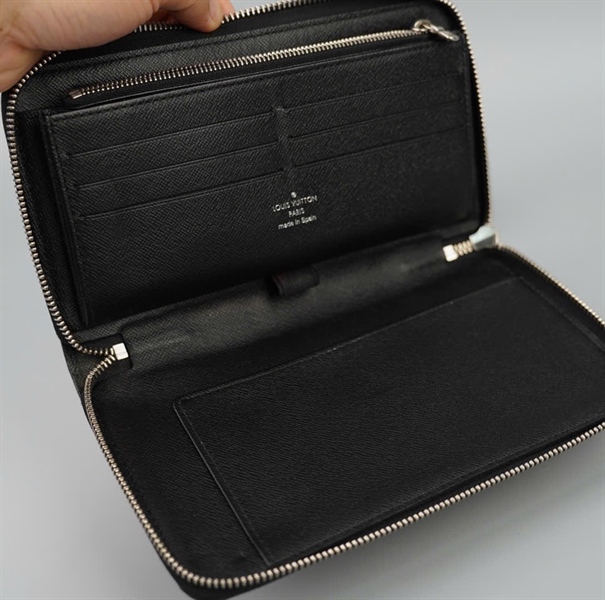 Ví LV ô vuông đen có zip KG+