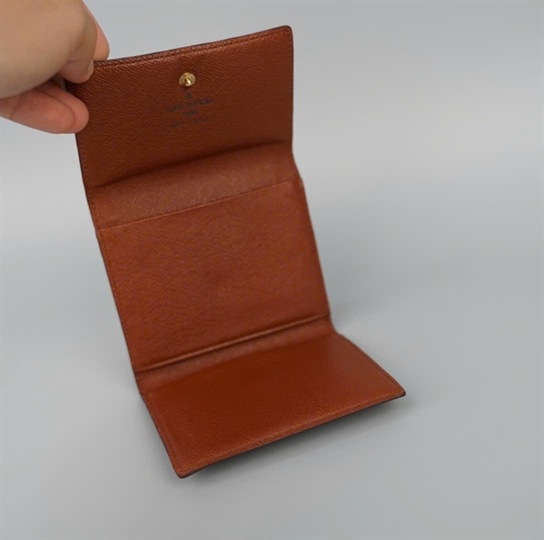 Ví LV hoa nâu gập 3 +