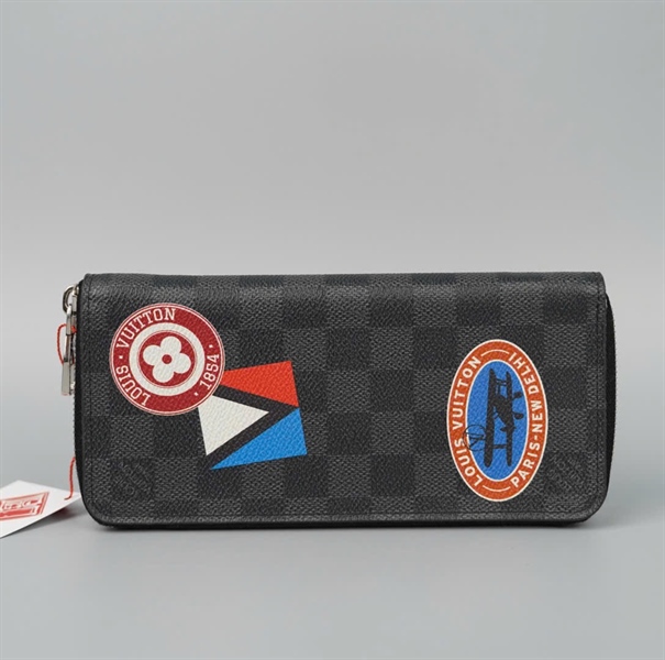 Ví LV ô vuông đen có zip in hình KG+