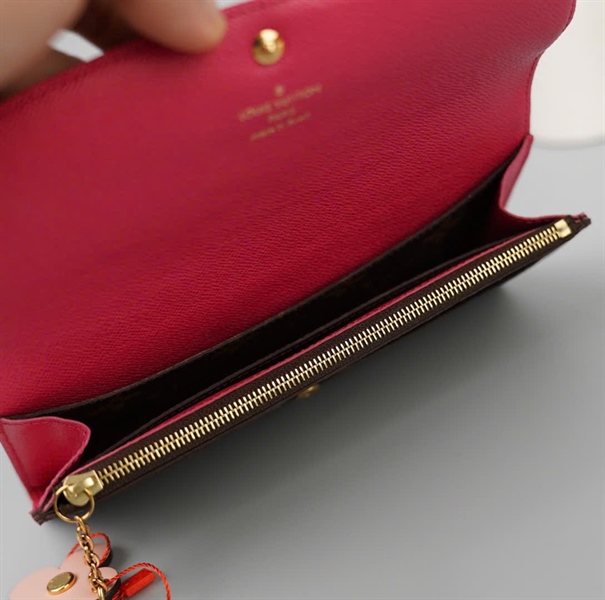 Ví LV dài hoa nâu viền hồng nút hoa( CA4172) KG+