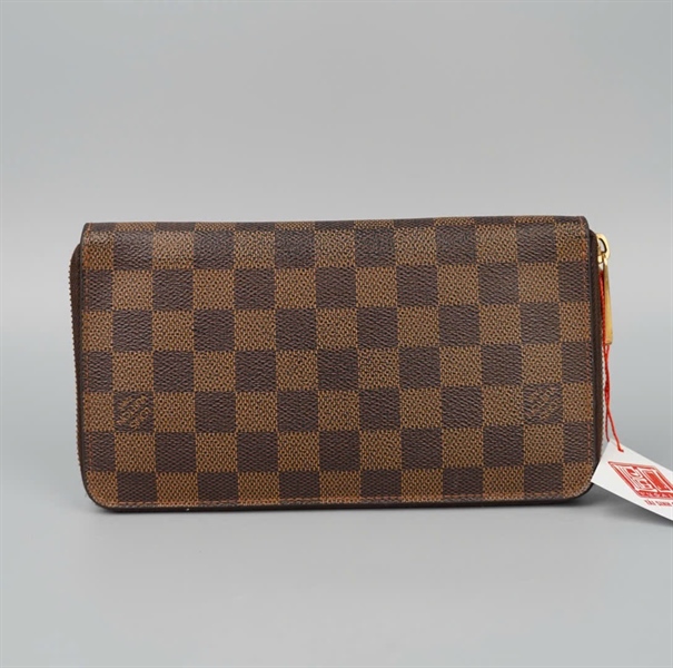 Ví LV khóa zip ô vuông nâu KG+