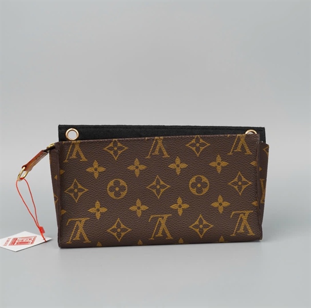 Ví LV hoa nâu có zip kèm lót form +