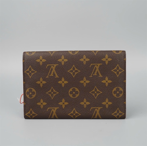 Ví LV hoa nâu có nắp +