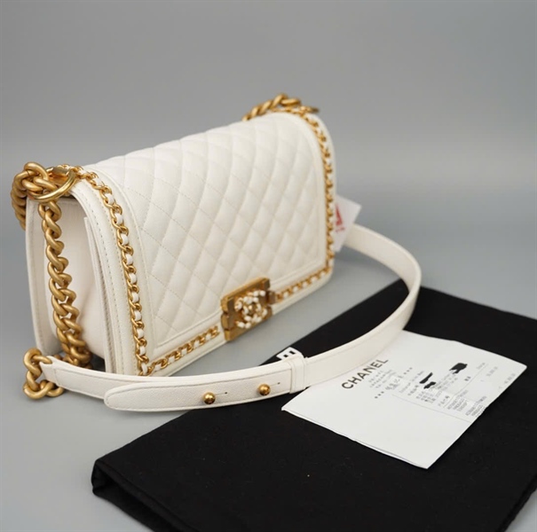 Túi Chanel Boy trắng viền xích vàng (EUX8X8P1) sz24 (BMC) KG+