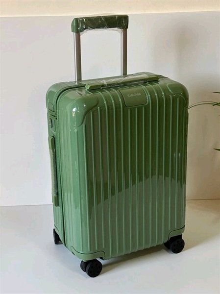Rimowa Essential Cabin