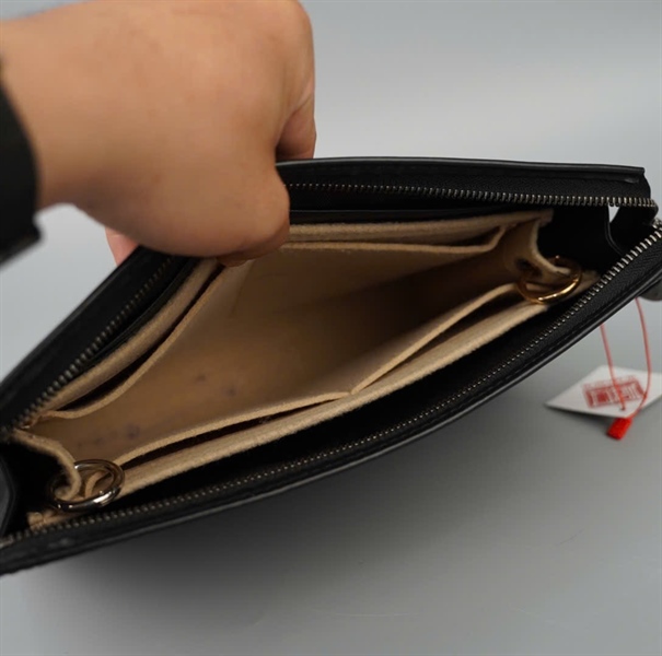 Túi LV Clutch nền xám hoa đen có lót form sz24 KG+