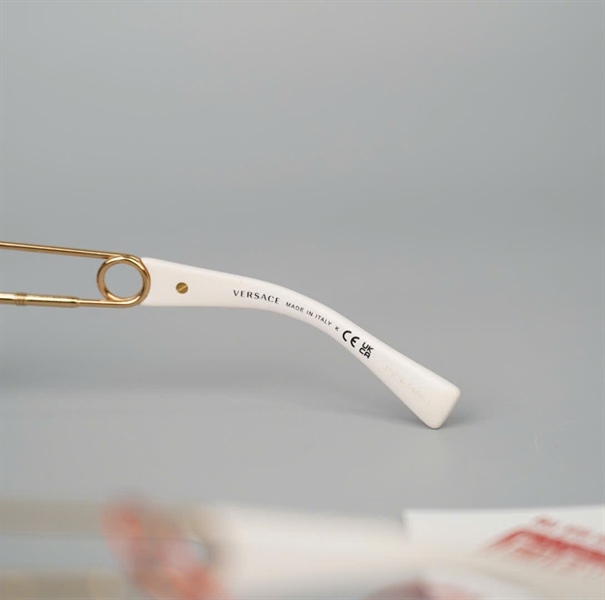 Kính Versace màu trắng 4412 KG+