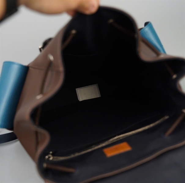 Balo LV nâu nắp xanh (BMC) KG+