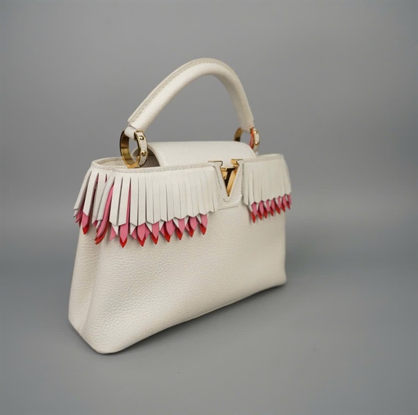 Túi LV Capu trắng tua rua (AH3177) sz26 (BMC) KG+