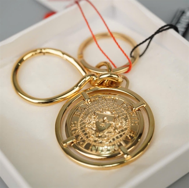 Charm Balmain tròn màu vàng +