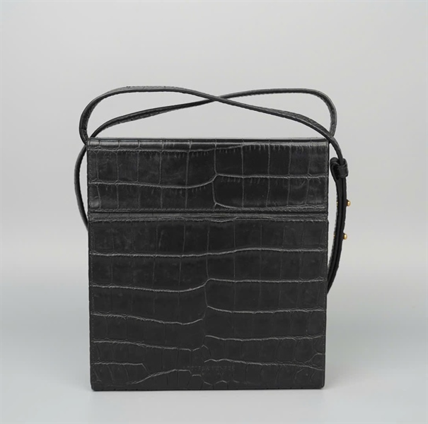 Túi Bottega chữ nhật màu đen sz18 KG+