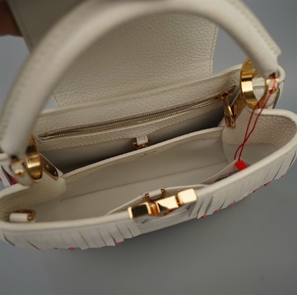 Túi LV Capu trắng tua rua (AH3177) sz26 (BMC) KG+
