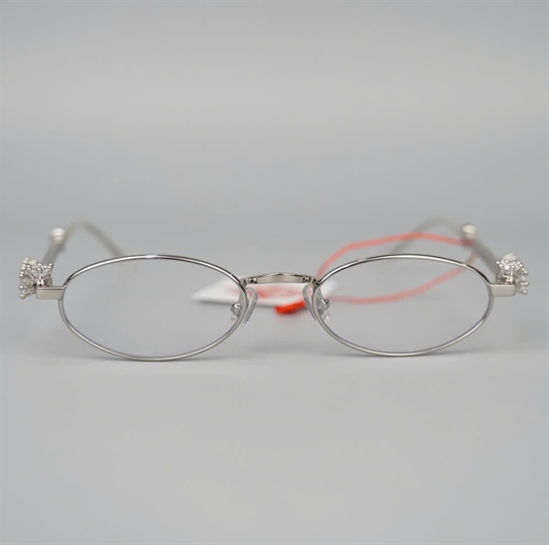 Kính Gentle Monster màu bạc đính đá +