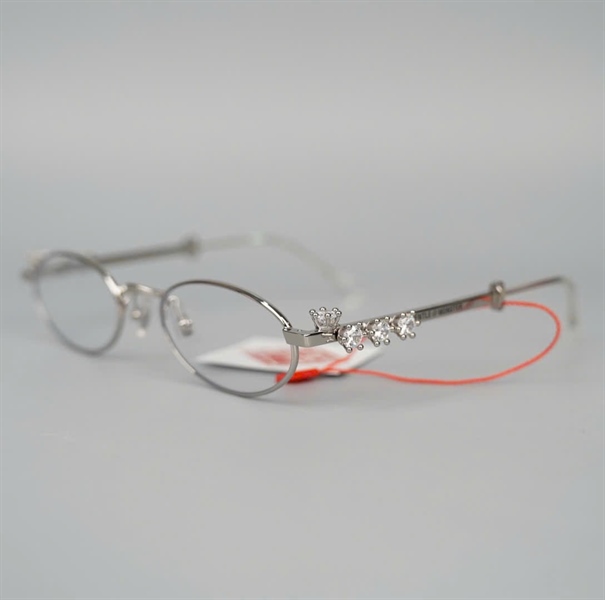 Kính Gentle Monster màu bạc đính đá +