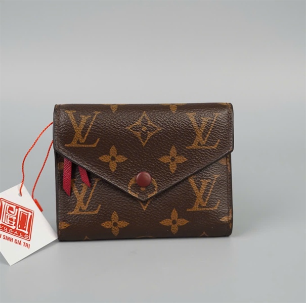 Ví LV hoa nâu nút đỏ (LT) KG+