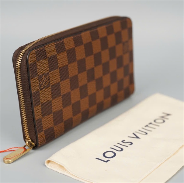 Ví LV ô vuông khóa zip (LT) KG+