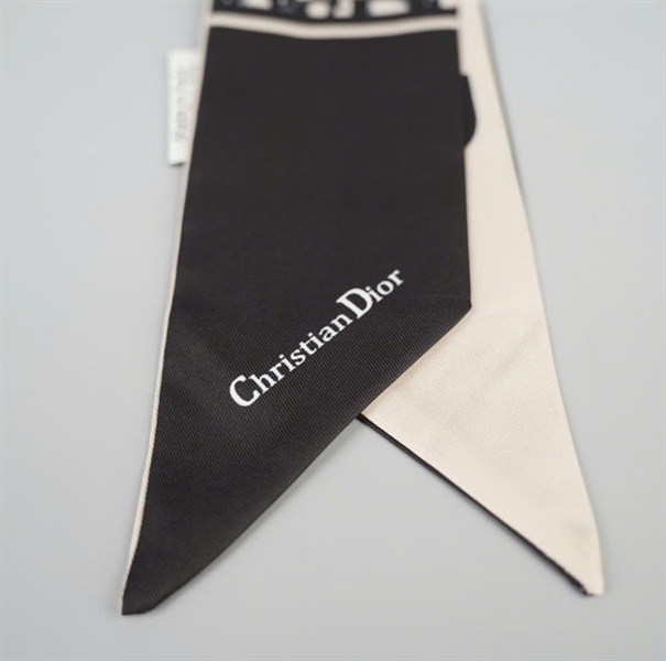 Khăn Dior đen (HC)+