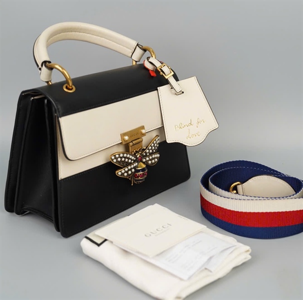 Túi GG đen phối trắng khóa con ong (476541493075) sz23 KG+