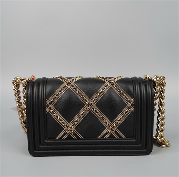 Túi Chanel Boy đen đính dây xích (TTU4JCC4) sz20 (HC)+