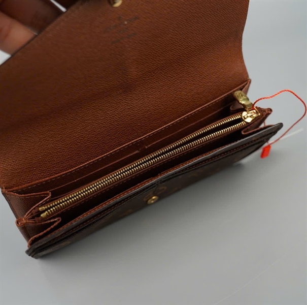 Ví LV hoa nâu nút vàng (LT) KG+