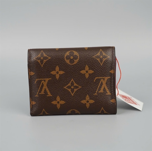 Ví LV hoa nâu nút đỏ (LT) KG+