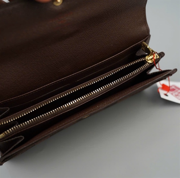 Ví LV ô vuông nút vàng (LT) KG+