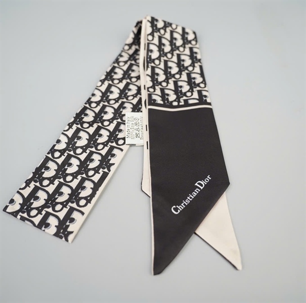 Khăn Dior đen (HC)+
