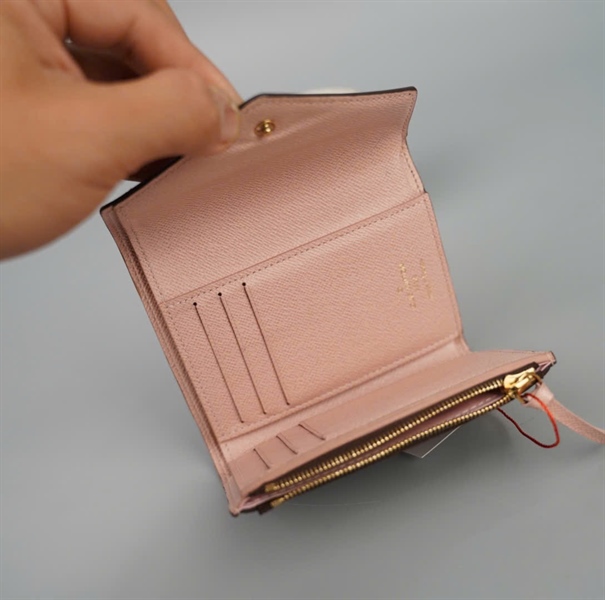 Ví LV hoa nâu nút hồng (LT) KG+