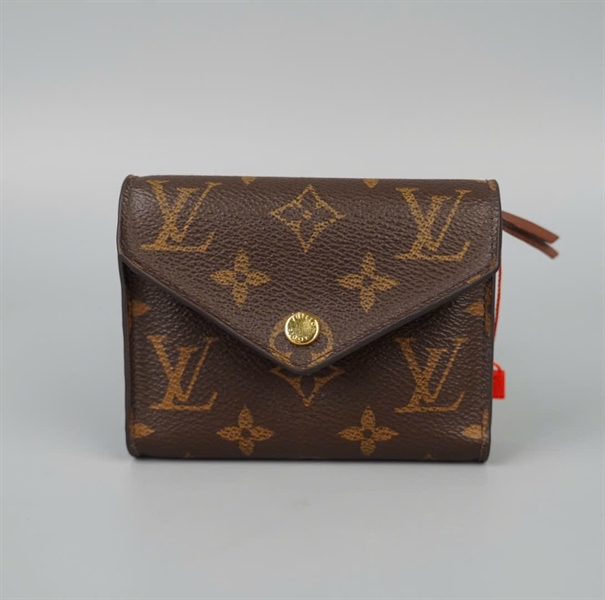 Ví LV hoa nâu nút vàng (LT) KG+