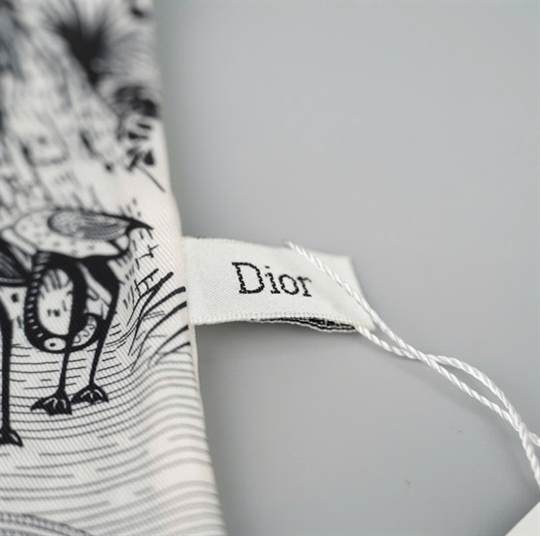 Khăn Dior đen in hình con cò (HC)+