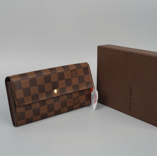 Ví LV ô vuông nút vàng (LT) KG+