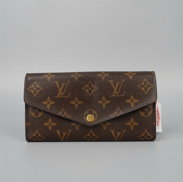 Ví LV hoa nâu nút vàng (LT) KG+