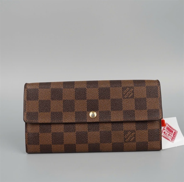 Ví LV ô vuông nút vàng (LT) KG+