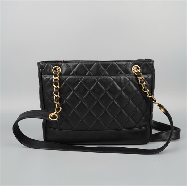 Túi Chanel đen kèm quả cầu vàng (2452983) sz26 KG+