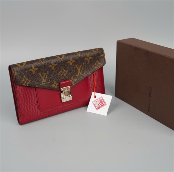 Ví LV hồng nắp hoa nâu (LT) KG+