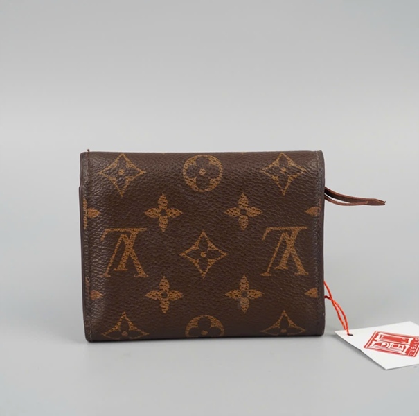 Ví LV hoa nâu nút vàng gập 3 (BQ) KG+