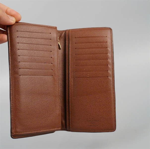 Ví LV hoa nâu (BQ) KG+