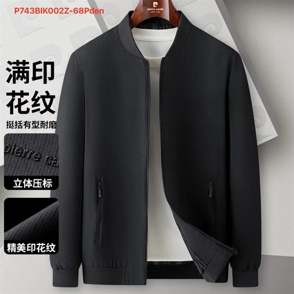 Áo khoác nam Pierre Cardin màu đen, logo 3D ở gấu, dáng bomber