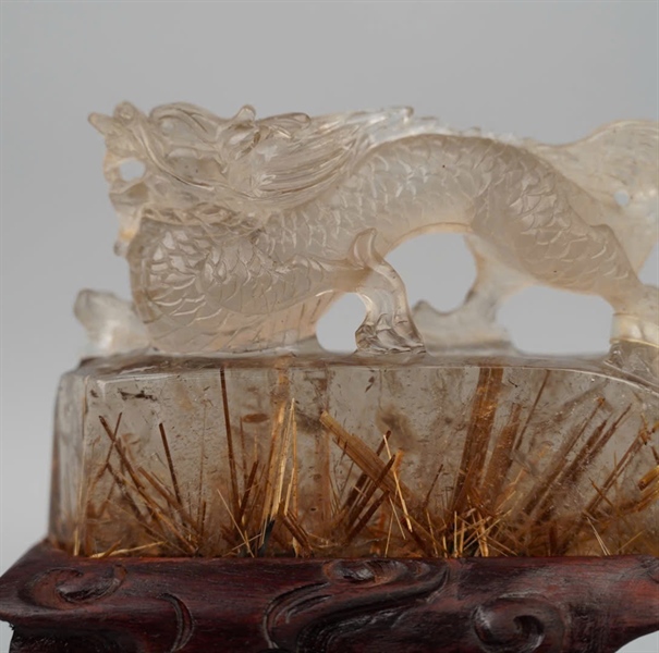 Tác phẩm cụ kỳ lân tóc vàng (834592) +